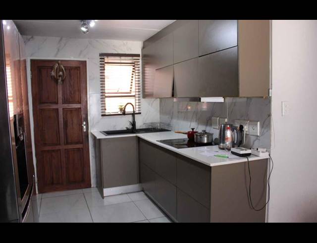 2 BEDROOM TOWNHOUSE FOR SALE IN ALBERTSDAL